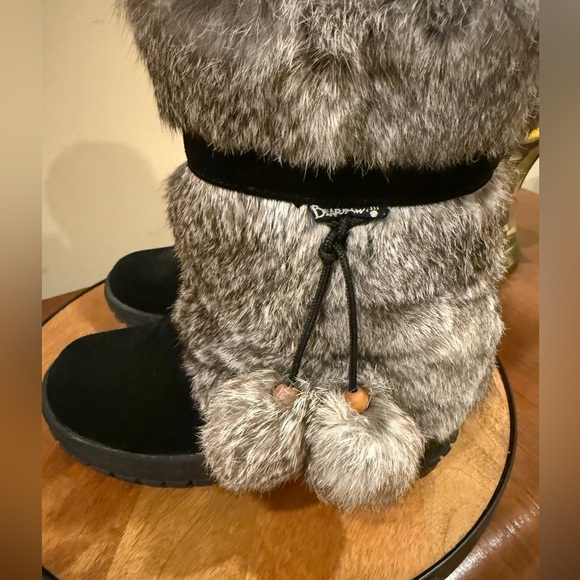 BEARPAW Tama Winter Boots Black Grey Rabbit Fur Suede Snow PomPom - Picture 10 of 11